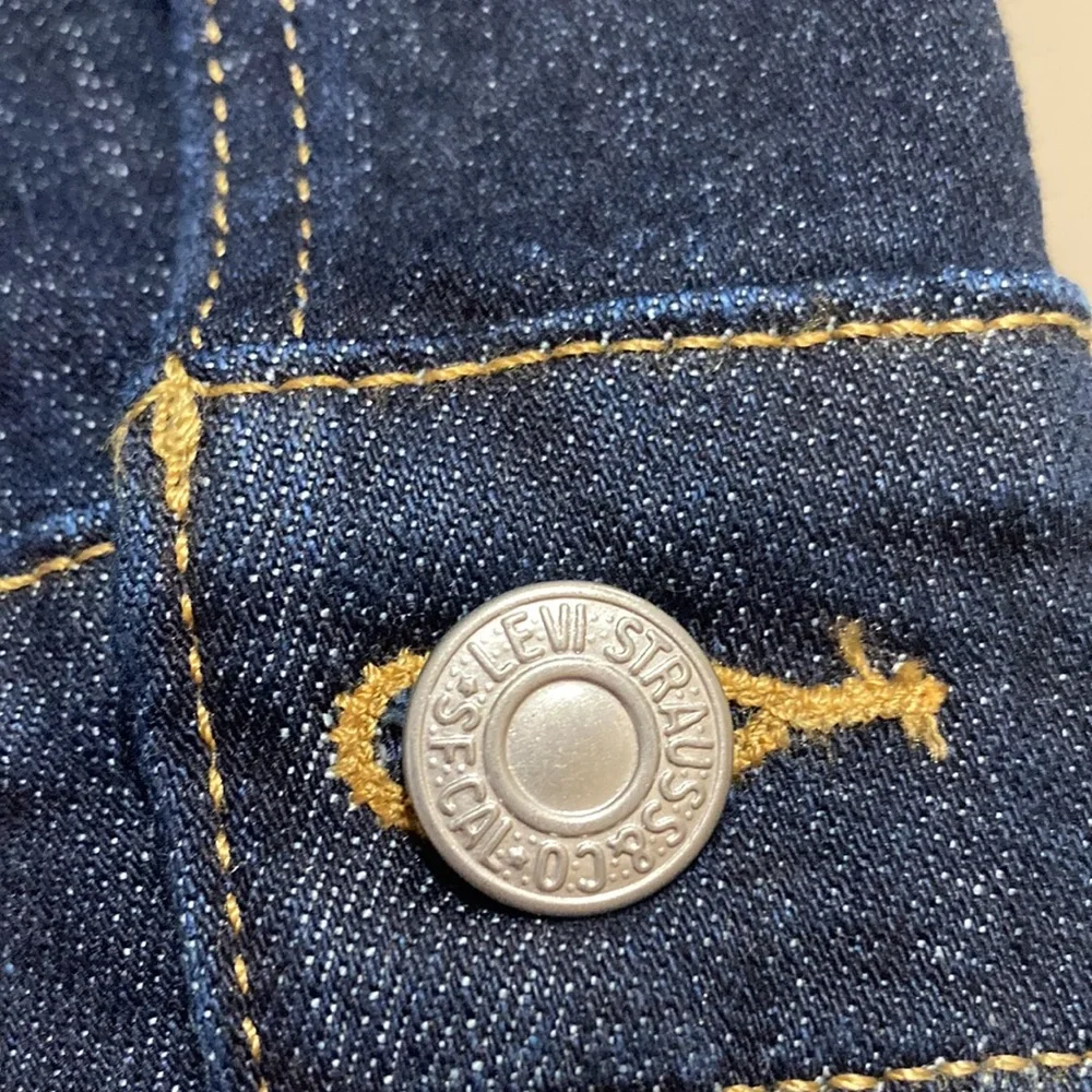 [ ₹900 ] Levis Women Denim Jacket - Picture 5 of 5